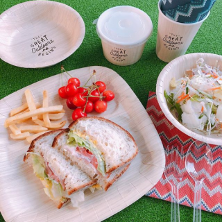 オシャレな紙皿でいつもと違うおもてなし。　#100均 #100円ショップ #雑貨 #ピクニック #バーベキュー #公園 #ＢＢＱ #ナチュラル #紙皿 #パーティー　“１００円で暮らしは楽しくなる。“