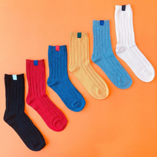 サンダルと合わせたい、カラータグがポイントの靴下。　#100均 #100円ショップ #雑貨 #靴下 #socks #ソックス #w杯 #カラータグ #リブソックス　“１００円で暮らしは楽しくなる。“