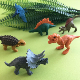 精巧な恐竜たち、なんと正体はケシゴム。　#100均 #100円ショップ #雑貨 #消しゴム #コレクション #恐竜　“１００円で暮らしは楽しくなる。“