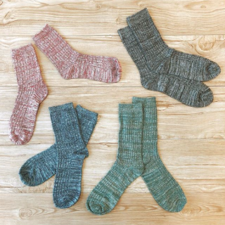 渋めのカラーと引き揃えが目を惹くリブソックス。 　#100均 #100円ショップ #雑貨#ソックス #靴下 #リブソックス #夏の冷え対策　“１００円で暮らしは楽しくなる。“