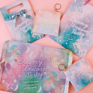 ゆめかわなユニコーンアイテムでメルヘン気分。　#100均 #100円ショップ #雑貨 #ゆめかわ #羽 #グラデーション #ラッピング #星空 #メルヘン　“１００円で暮らしは楽しくなる。“
