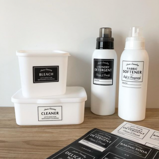 容器に貼るだけで統一感のあるスマートなデザインに。　 #100均 #100円ショップ #雑貨 #モノトーン #インテリア #詰替 #白 #黒 #デコレーション #シンプル 　“１００円で暮らしは楽しくなる。“