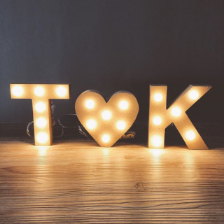 今日は私たちのアニバーサリー！　#100均 #100円ショップ #雑貨 #インテリア #オブジェ #アルファベット #イニシャル #ウエディング #マーキーライト　“１００円で暮らしは楽しくなる。“