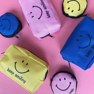 スマイルを持ち歩いて今日もニコニコ　#100均 #100円ショップ#雑貨 #スマイリー　“１００円で暮らしは楽しくなる。“
