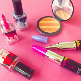 お化粧中？　いや、お勉強中です！　#100均 #100円ショップ #雑貨 #文房具 #文具 #コスメ　“１００円で暮らしは楽しくなる。“