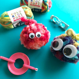 毛糸から生まれたモンスター☆　#100均 #100円ショップ#雑貨 #毛糸 #ハンドメイド #編み物 #カラフル #ヤーン　“１００円で暮らしは楽しくなる。“  