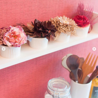 ドルチェのようなお花でおもてなし。　#100均 #100円ショップ#雑貨 #アーティフィシャルフラワー #造花 #ドルチェ　“１００円で暮らしは楽しくなる。“  