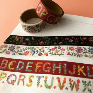 かわいい秋冬デザインのマスキングテープ。　インテリアや小物のデコレーションにいかが？ 　#cando #100均 #100円ショップ #雑貨 #マステ #ボタニカル #秋冬　“１００円で暮らしは楽しくなる。“