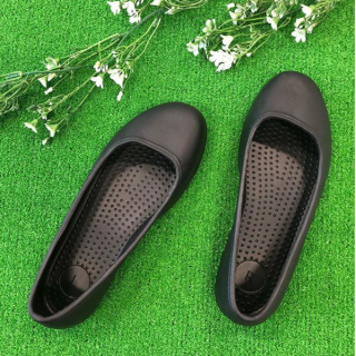 軽くてソフトな履き心地♪　#100均 #100円ショップ #雑貨 #パンプス #サンダル #シューズ #履物 #黒 #シンプル　“１００円で暮らしは楽しくなる。“