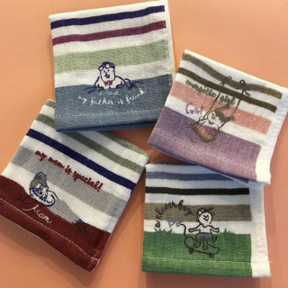 みんなでおそろいにしちゃう？　#100均 #100円ショップ#雑貨  #はんかち #ハンカチ　“１００円で暮らしは楽しくなる。“ 