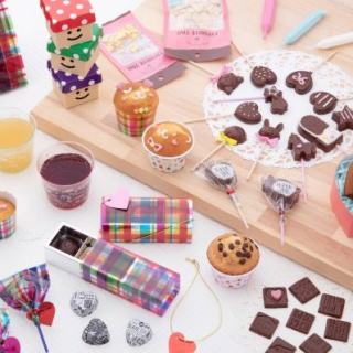 バレンタインシリーズ 　みんなで集まってお菓子パーティー！ 　トリュフ、マフィン、ロリポップチョコ・・・・簡単可愛く作っちゃお！　“１００円で暮らしは楽しくなる。“