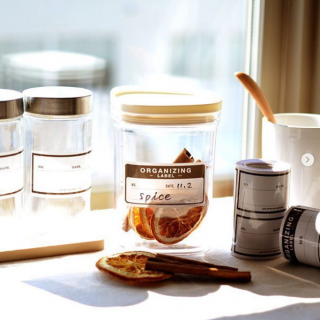 ホワイトボード用のペンで日付を書いて、消して、また書ける。　#100均 #100円ショップ #雑貨 #インテリア #ラベル #収納 #モノトーン #ラベリング　“１００円で暮らしは楽しくなる。“ 