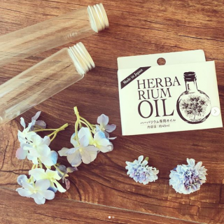 好きなお花を詰め込んで、あなただけのハーバリウムを作ってみませんか。　#100均 #100円ショップ #雑貨 #ハーバリウム #ハンドメイド #手作り #オリジナル #造花 #アーティフィシャルフラワー #オリジナル #ギフト #プレゼント　“１００円で暮らしは楽しくなる。“ 