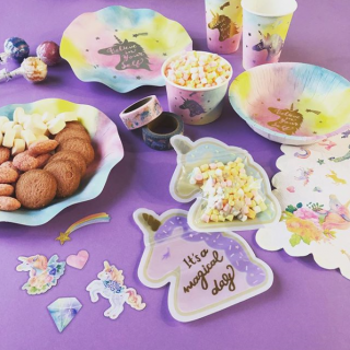 ユニコーングッズでおかしパーティーなんてどう？ 　#100均 #100円ショップ #雑貨 #ユニコーン　#パーティー #パーティーグッズ #マスキングテープ　#マステ　#フレークシール　#ジップバッグ #ラッピング #紙 #紙皿 #紙コップ #ゆめかわ　“１００円で暮らしは楽しくなる。“