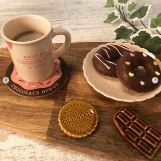 かわいさ、とろけるショコラトリー♪　#100均 #100円ショップ #雑貨 #チョコレート #ビスケット #スイーツ #食べ物モチーフ #インテリア　“１００円で暮らしは楽しくなる。“