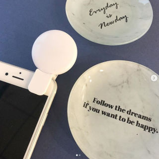 白くてまぁるいもの、なーんだ？　#100均 #100円ショップ#雑貨 #スマホ #デジタル　“１００円で暮らしは楽しくなる。“ 