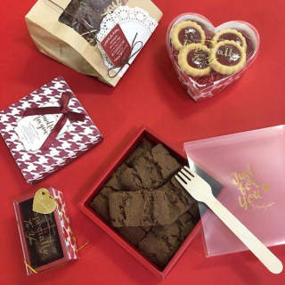 大切なあの人に想いを伝えよう♡　#100均 #100円ショップ #雑貨 #バレンタインデー #valentine #チョコレート #ギフト #ラッピング #生チョコ #トリュフ #ボックス #ハート　“１００円で暮らしは楽しくなる。“