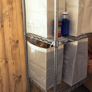 室内に馴染む控えめなデザインでスッキリ収納。　#100均 #100円ショップ #雑貨 #ストレージ #バスケット #30Ｌ #45Ｌ #モノトーン #ポリプロピレン #持ち手つき #収納　#インテリア #白 #グレー　“１００円で暮らしは楽しくなる。“