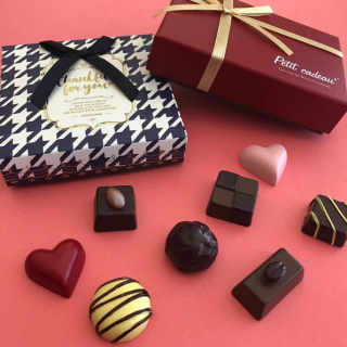 まるで本物！？　こんなギフトもありかも。　#バレンタイン #ハート #chocolate #magnet #box #heart #インテリア #食べられません #本物みたい #fake #ポリレジン製　 “１００円で暮らしは楽しくなる。“