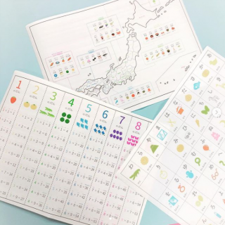 お風呂で我が子とおべんきょう♪ 　シンプルなタイプで、浴室に馴染むポスターです。　#100均 #100円ショップ #雑貨 #お風呂ポスター #こども #子供 #教育 #ひらがな #数字 #日本地図 #九九 #勉強 #シンプル #お風呂 #水で壁に貼れる #浴室　 “１００円で暮らしは楽しくなる。“