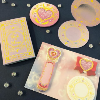 憧れのあの人に変身できるかも！？なステーショナリー♡　#100均 #100円ショップ #雑貨 #mycando #魔法 #変身 #憧れ #ヒーロー #キラキラ #ハート #魔法の本 #魔法のコンパクト #魔法のスティック #ステーショナリー #文房具　“１００円で暮らしは楽しくなる。“