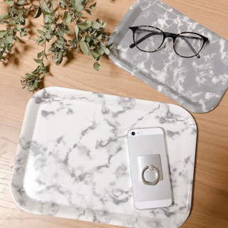 キッチンにも、リビングにも。　#100均 #100円ショップ#雑貨 #mycando #トレー #大理石 #シンプル#お盆　“１００円で暮らしは楽しくなる。“