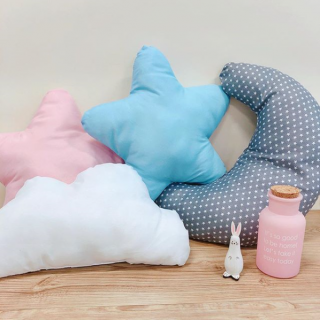 ソファやベッドのアクセントになる、ダイカットクッション。 今夜もいい夢みられますように♡　#100均 #100円ショップ#雑貨#mycando #クッション #ポリエステル #スター #星 #雲 #くも #ほし #月 #つき #ベッド #夢 #Dream #うさぎ #ラビット　“１００円で暮らしは楽しくなる。“