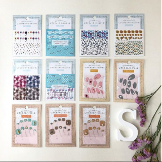 しずくネイルシールPart.9  5月30日(木)より順次発売！ 「ほぼ100均ネイル」でおなじみの人気ブロガーしずくさん @sizuku100 とキャンドゥがコラボしたネイルシールに新デザインが登場です。 　“１００円で暮らしは楽しくなる。“