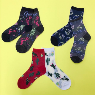 ポップなデザインで足元から華やかに★　#100均 #100円ショップ#雑貨 #mycando #靴下 #socks #ソックス #春夏 #summer #サボテン #フラミンゴ #ネオン#バード #ロゴ　“１００円で暮らしは楽しくなる。“