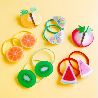 夏を彩るカラフルフルーツで可愛くヘアアレンジ！　#100均 #100円ショップ #雑貨 #mycando #ヘアアクセサリー #フルーツ #こども #キッズ #キッズヘアゴム #スイカ #いちご #オレンジ #キウイ #パイナップル　“１００円で暮らしは楽しくなる。“