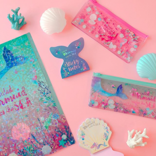 夏にぴったりなキラキラ文具♪ 　#100均 #100円ショップ #雑貨 #キラキラ #スパンコール #ホログラム #夏 #海 #summer #sea #文具 #マーメイド #オーシャン #人魚 #貝 #サンゴ　“１００円で暮らしは楽しくなる。“