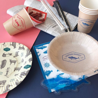 あなたはお魚派？それともお肉派？　#100均 #100円ショップ #雑貨 #mycando #行楽用品 #紙皿 #紙コップ #fish #meat #魚 #肉 #赤 #青 #動物モチーフ　“１００円で暮らしは楽しくなる。“