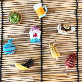 お祭りがテーマのマグネット。 お醤油の焦げたにおいが香ってきそう♪ 　#100均 #100円ショップ #雑貨 #お祭り #マグネット #磁石 #屋台 #夏 #2個セット #和 #日本の夏　“１００円で暮らしは楽しくなる。“