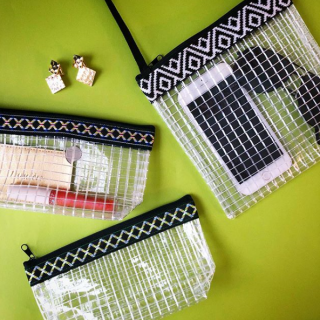 何を入れる？ 見た目も涼しいクリアサコッシュ＆ポーチ♡ 　#100均 #100円ショップ #雑貨 #夏 #summer #クリアバッグ #サコッシュ #クリアポーチ　“１００円で暮らしは楽しくなる。“