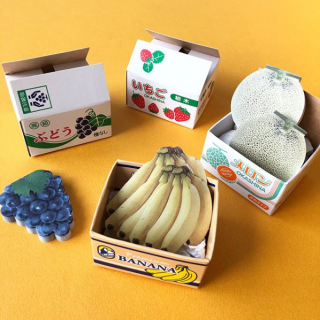本物みたいなミニチュアの箱付き！　#100均 #100円ショップ #雑貨 #mycando #メモ #リアル #果物 #フルーツ #ミニチュア #バナナ #メロン #ぶどう #いちご #食べ物モチーフ #文房具　“１００円で暮らしは楽しくなる。“