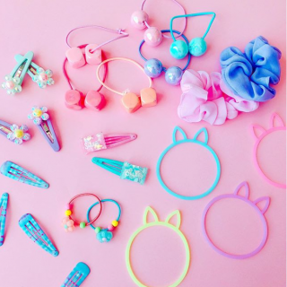 キラキラヘアアクセサリーではじけちゃお！　#100均 #100円ショップ #雑貨 #mycando #ヘアーアクセサリー #キッズ #パステル #キラキラ　“１００円で暮らしは楽しくなる。“