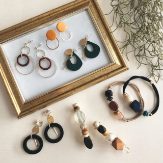 ウッド素材のアクセサリーで秋を感じるファッションに。　#100均 #100円ショップ #雑貨 #mycando #アクセサリー #アクセ #ヘアアクセサリー #ヘアアクセ #ウッド素材 #秋　“１００円で暮らしは楽しくなる。“