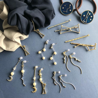 キラキラ輝く小さな星座たち。　#100均 #100円ショップ #雑貨 #mycando #アクセサリー #ヘアアクセサリー #星　“１００円で暮らしは楽しくなる。“