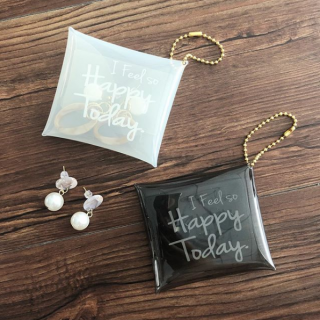 アクセサリーやイヤホンの収納に。 かわいいプチサイズ。　#100均 #100円ショップ #雑貨 #mycando #PVC #小物入れ #アクセサリー　“１００円で暮らしは楽しくなる。“