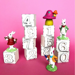 ふしぎな数字の世界に迷い込んでみない？　#100均 #100円ショップ #雑貨 #mycando #インテリア #オブジェ #ナンバー #ディスプレイ #うさぎ #きのこ　“１００円で暮らしは楽しくなる。“