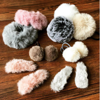 なでなでしたくなる、ふわふわフェイクファー。　#100均 #100円ショップ #雑貨 #mycando #ファー #フェイクファー #ヘアアクセサリー　“１００円で暮らしは楽しくなる。“