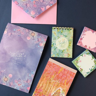 あなたはどの物語が好き？　#100均 #100円ショップ #雑貨 #mycando #魔法 #幻想的 #文房具 #文具　“１００円で暮らしは楽しくなる。“