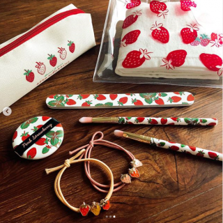 いろ〜んなイチゴ、集めました♪　#100均 #100円ショップ #雑貨 #mycando #いちご #苺 #イチゴ #ストロベリー #strawberry　“１００円で暮らしは楽しくなる。“