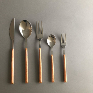 ごはんをひきたてるシンプルなカトラリー　#100均 #100円ショップ #雑貨 #mycando #カトラリー #食器 #木目風 #樹脂製 #ナチュラル 　“１００円で暮らしは楽しくなる。“