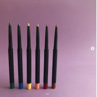 ラメ入り艶めきカラーのアイライナー。しっかりした発色で魅力的な目元へ。 　#100均 #100円ショップ #雑貨 #mycando #メイク #コスメ #アイライナー #メタリック #発色いい #アイシャドウにも　“１００円で暮らしは楽しくなる。“