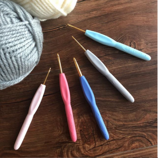 今年は何を編もうかな…♪　#100均 #100円ショップ #雑貨 #mycando #毛糸 #編み物 #冬 #かぎ針 #かぎ針編み　“１００円で暮らしは楽しくなる。“