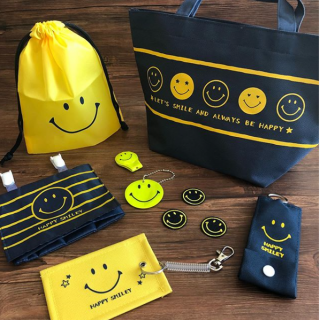 男の子も女の子もスマイルで元気いっぱい！！　#100均 #100円ショップ #雑貨 #mycando #入園 #入学 #準備 #新入生 #新一年生 #入園グッズ #入学グッズ #スマイル #パスケース #巾着 #リール #ワッペン　“１００円で暮らしは楽しくなる。“