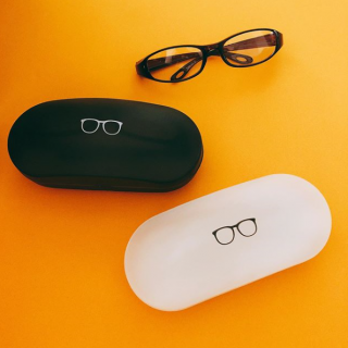 大きめの眼鏡、サングラスをスッキリ収納。　#100均 #100円ショップ #雑貨 #mycando #眼鏡ケース #モノトーン #眼鏡 #サングラス #ケース　“１００円で暮らしは楽しくなる。“