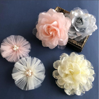 さり気ないワンポイントでエレガントな印象に。　#100均 #100円ショップ #雑貨 #mycando #花 #フラワー #卒園式 #卒業式 #入園式 #入学式 #造花　“１００円で暮らしは楽しくなる。“