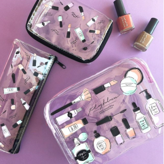 お気に入りコスメを見せる収納に。　#100均 #100円ショップ #雑貨 #mycando #コスメポーチ #メイクポーチ #クリア #メイク #コスメ　“１００円で暮らしは楽しくなる。“